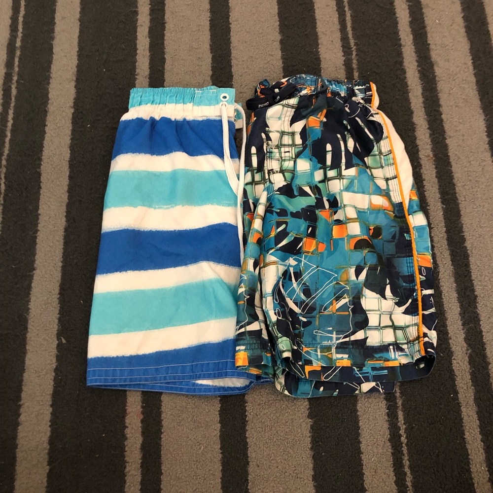 2 swimming trunks (5-6 boys)
